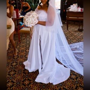 Wedding ceremony dress with long train